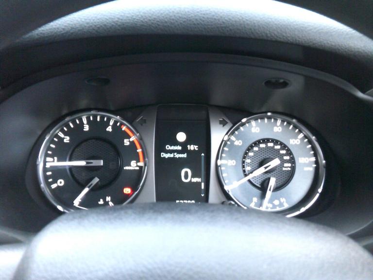 TOYOTA HILUX 2.4 D-4D Active 2022