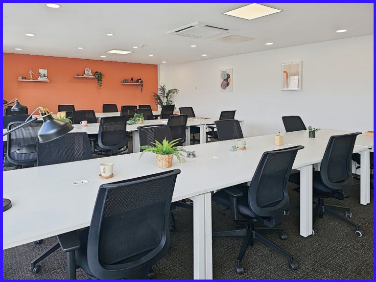 Southampton - SO18 2RZ, Open plan office space for 15 people at Southampton Airport 