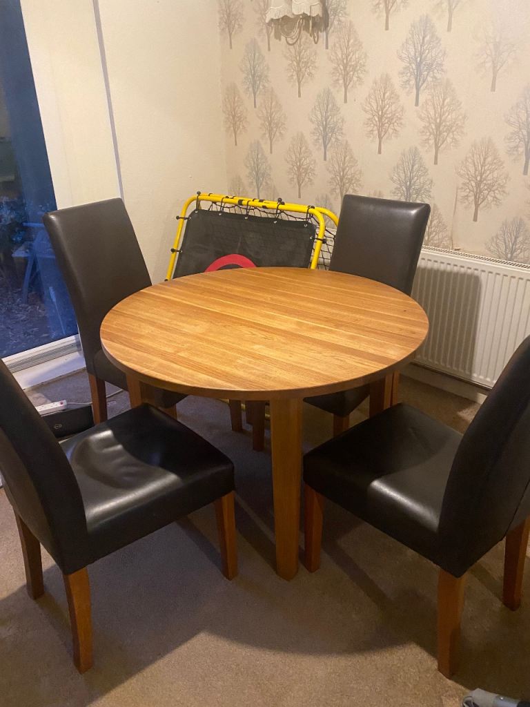 Oak Round Dining Table with 4 Brown Faux Leather Chairs