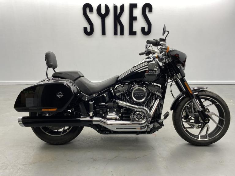 2022 Harley-Davidson FLSB Softail Sport Glide in Vivid Black