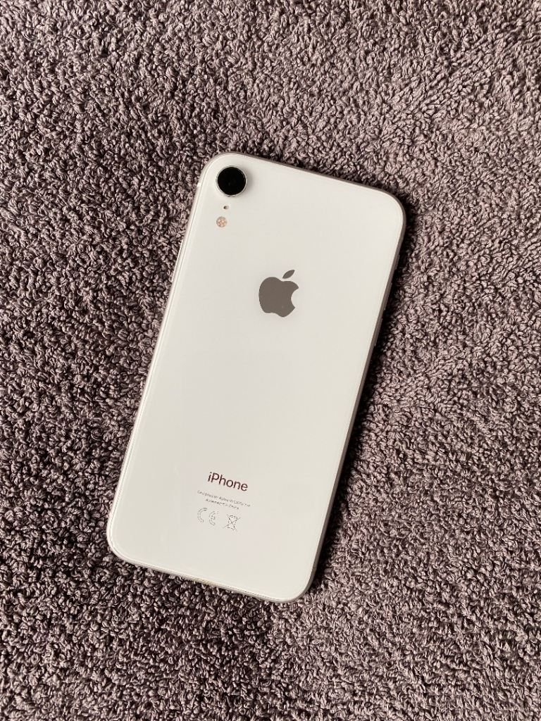 iPhone XR - 64gb - White/silver