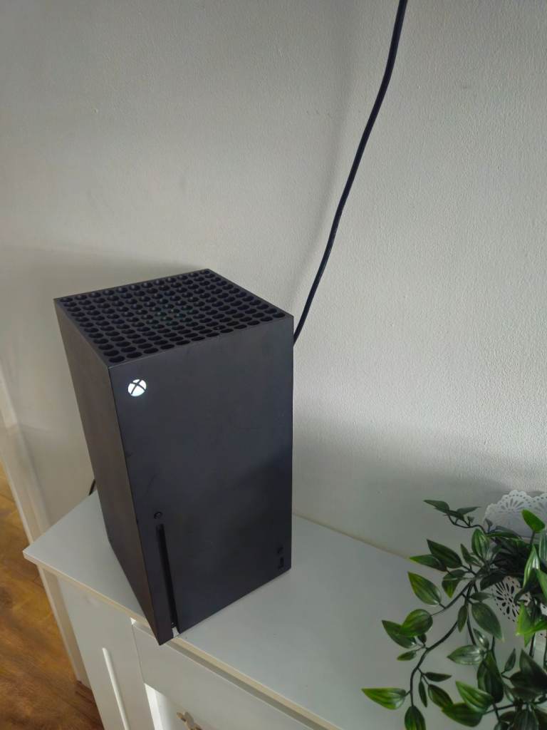 Xbox Series X 1 TB in great conditions ! Refurbished with the custome controller 