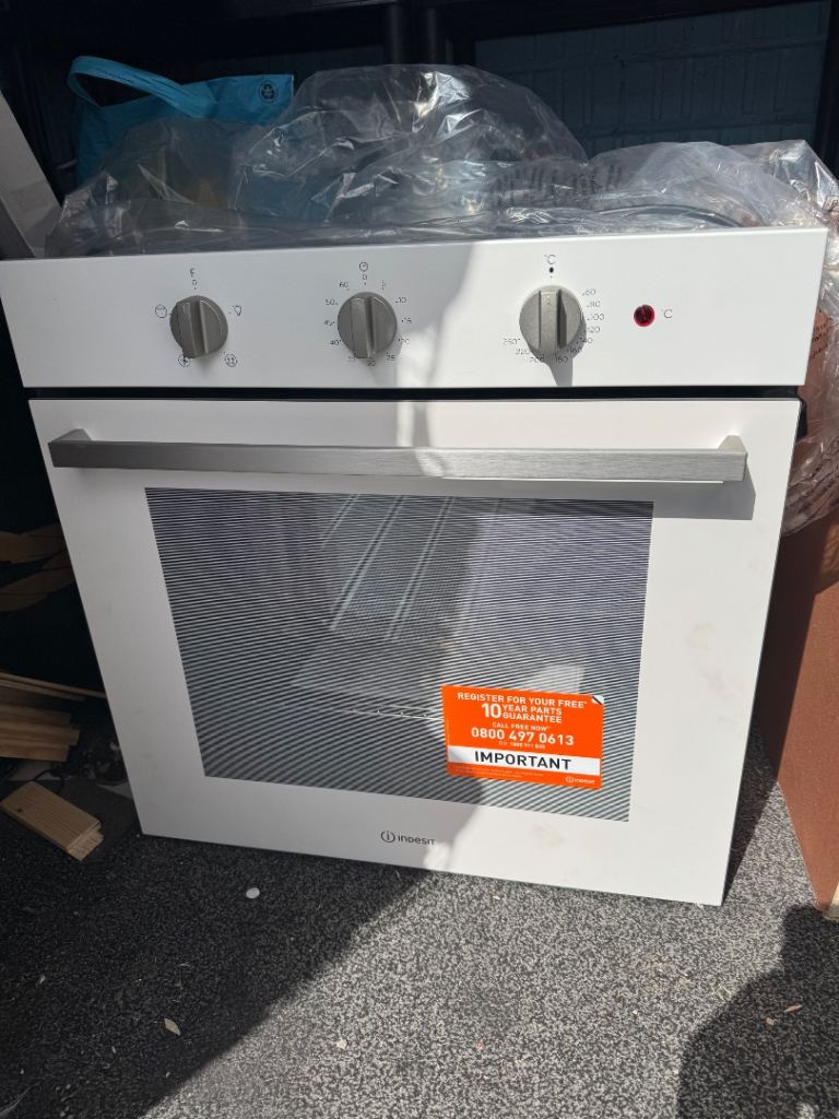 BRAND NEW INDESIT built in ELECTRIC FAN OVEN 