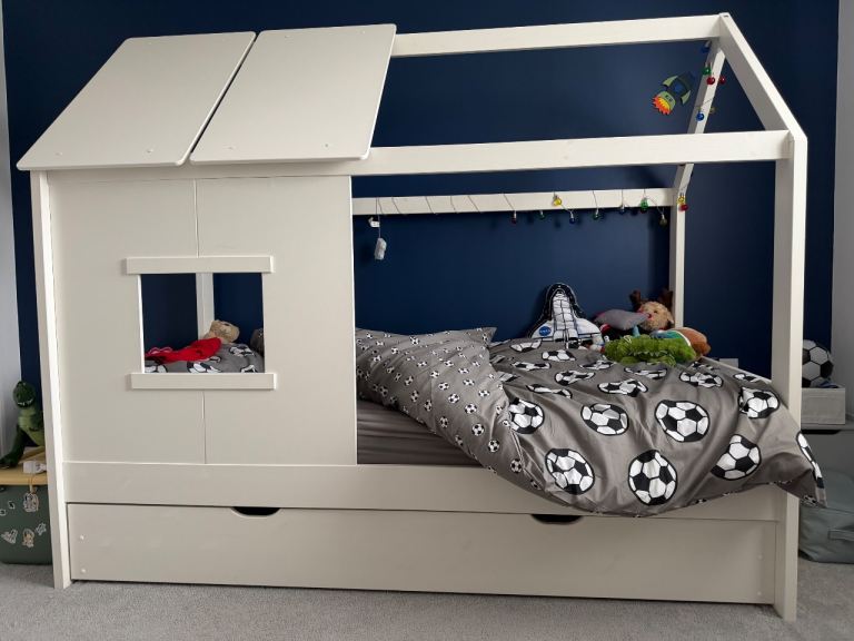 Single house bed