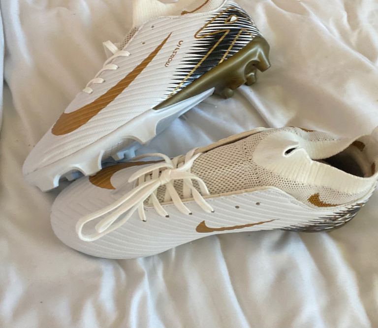 Nike Football Boots – White and Gold Size 10