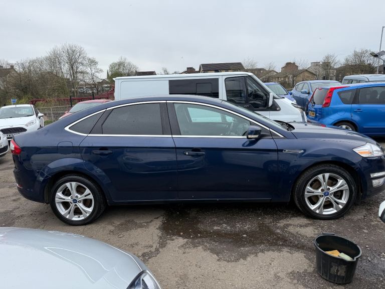 2 former keeper 2013 Ford mondeo titanium 2l tdi 140 mot 9/26 miles is 111000 full service history