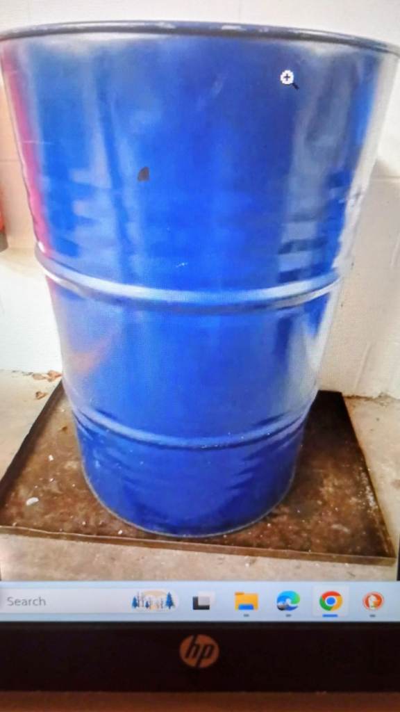 208 Ltr OIL DRUMS - WANTED ,FREE,EMPTY metal