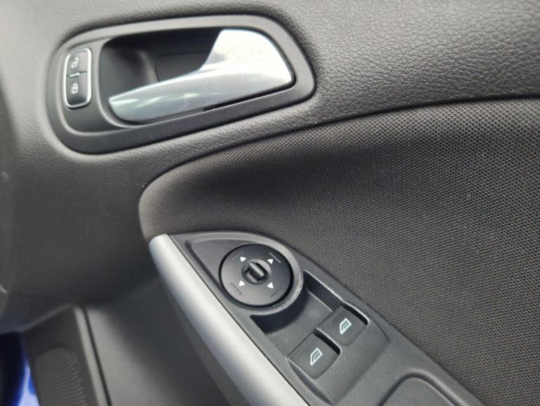 2015 Ford Focus 1.0 EcoBoost Zetec 5dr HATCHBACK PETROL Manual