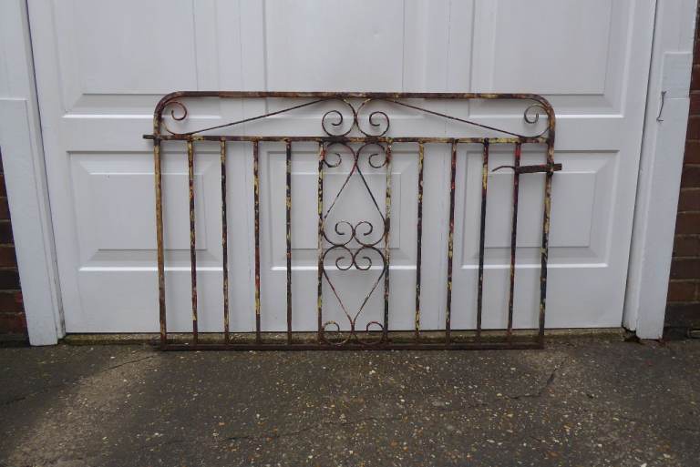 PAIR OF DRIVEWAY GATES