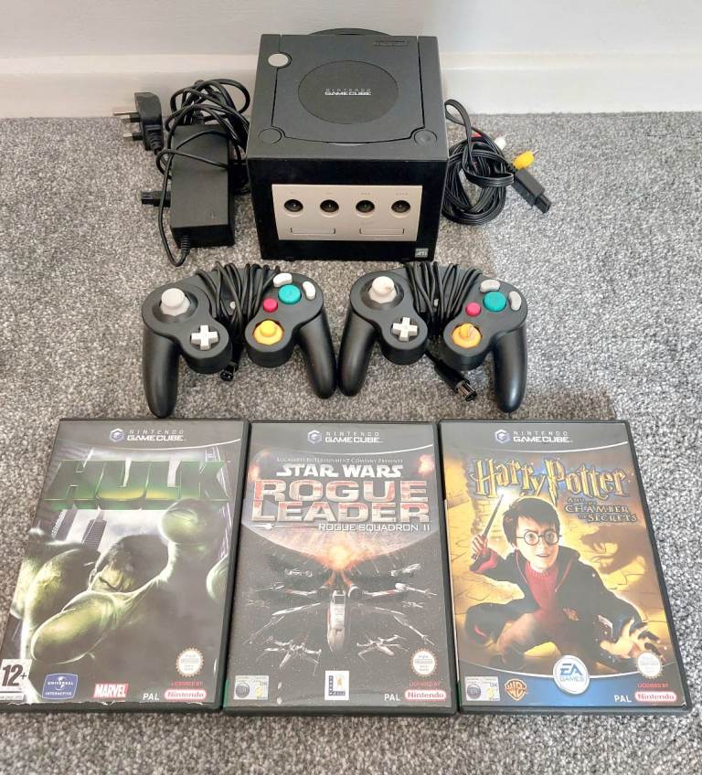 Nintendo Gamecube, all leads, 2 controllers and games 