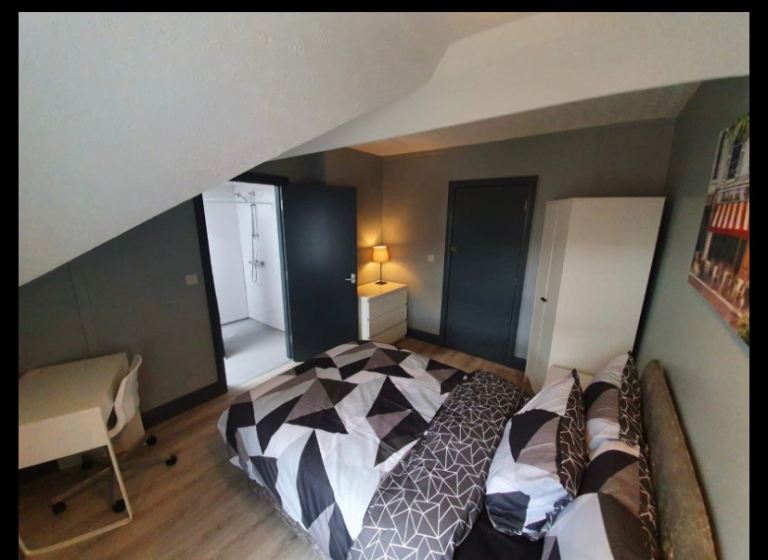 MODERN SPACIOUS ENSUITE ROOMS CLOSE TO QUEENS UNI AVAILABLE SEPTEMBER 26