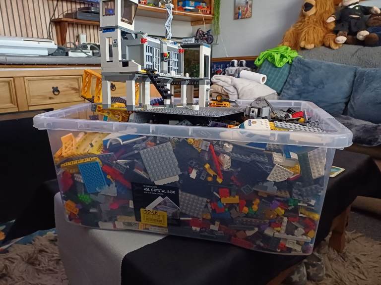 Large boxx of lego