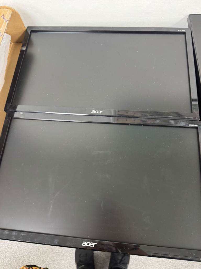 2 x Acer K202 hql computer monitors