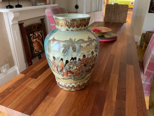 RICHLY DECORATED ORIGINAL VINTAGE CHINESE POTTERY VASE PERFECT CONDITION