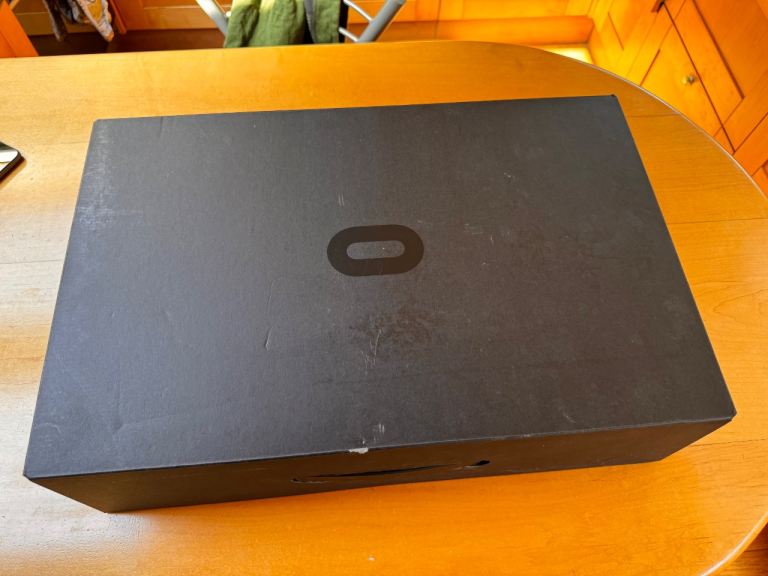 Oculus Rift VR Headset and Controllers – Good Condition