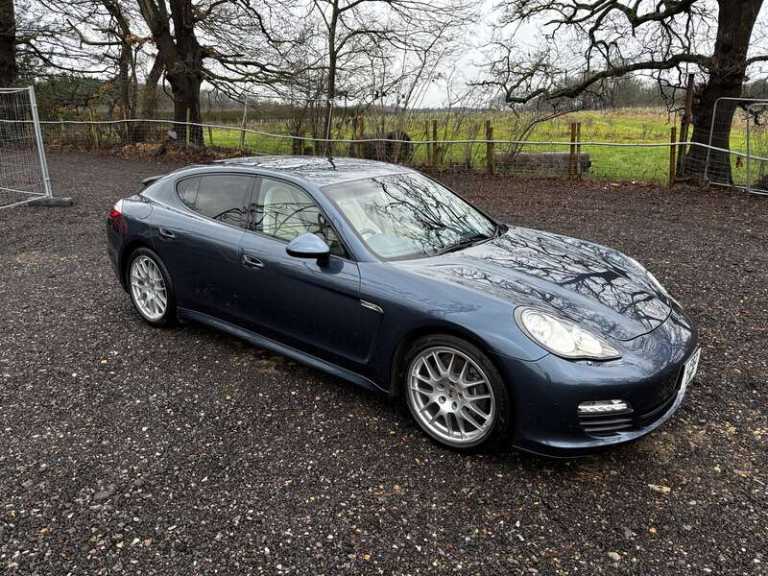 2025 Porsche Panamera PETROL Automatic