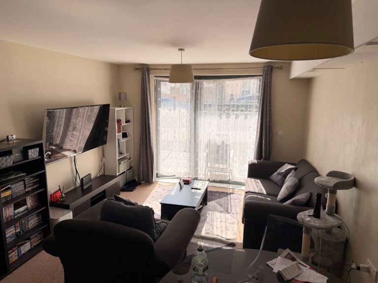 ✨ Beautiful 2-Bedroom Ground Floor Flat with Private Garden & Porch – Prime Location ✨