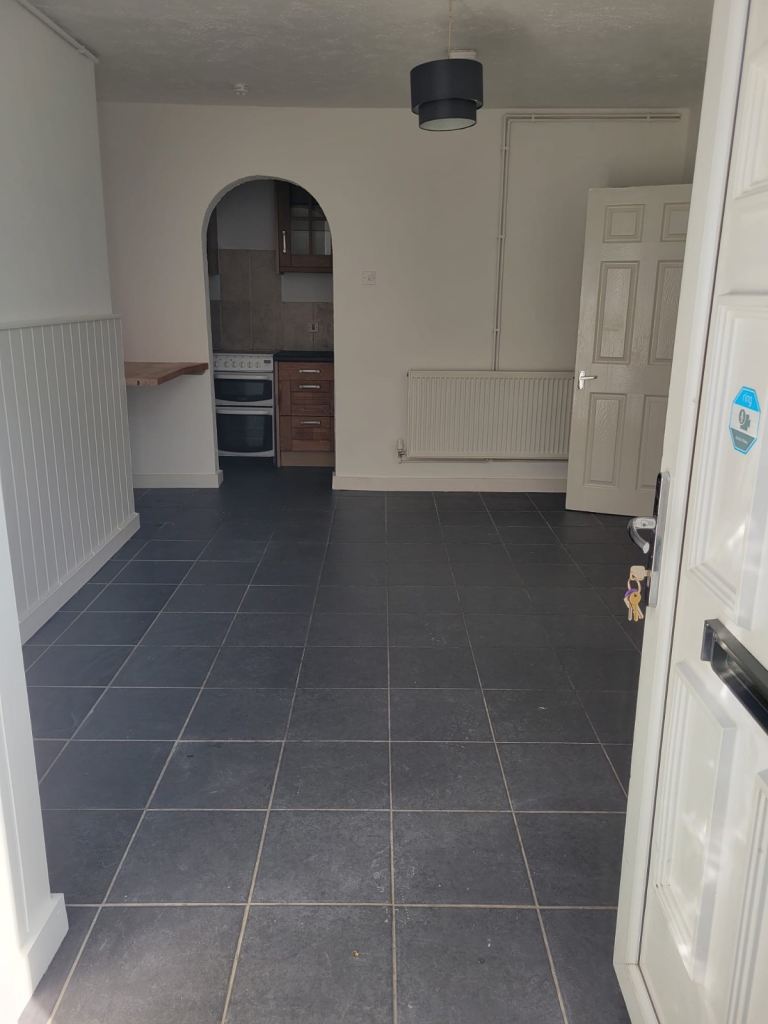 One bedroom flat to rent central Gloucester 