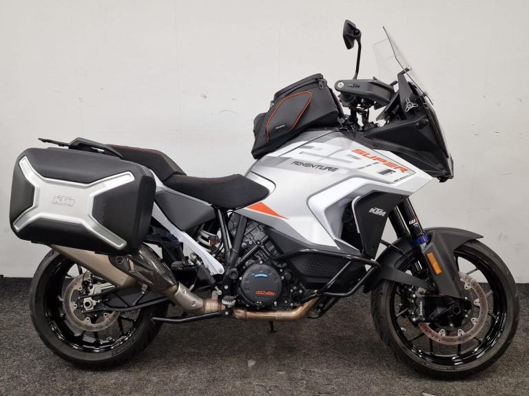 KTM 1290 SUPER ADVENTURE S * QUICKSHIFTER + - AKRAPOVIC EXHAUST - MOT APRIL 28 *