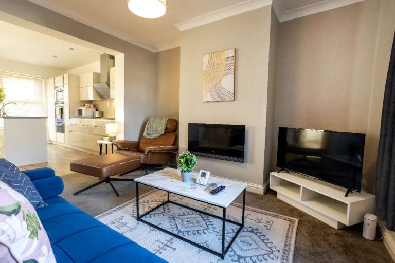 4 BR SHORT TERM RENTAL BY BROOKLAND STAYS IN FRANCIS CHELTENHAM