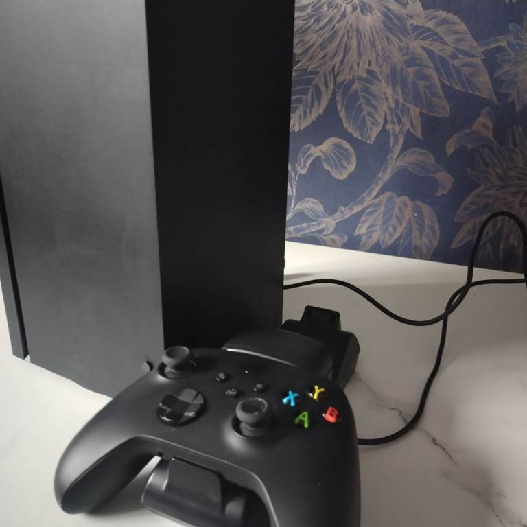 Xbox series X with controller