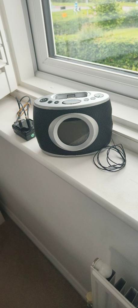 Reddmango Angora BR310 iPhone iPod 30-Pin Docking Station Clock Radio". .