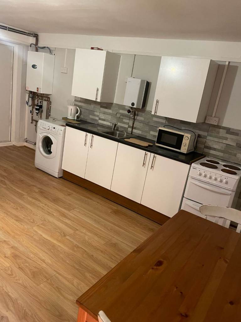 1 bedroom and 2 bedroom maisonette apartment's available 