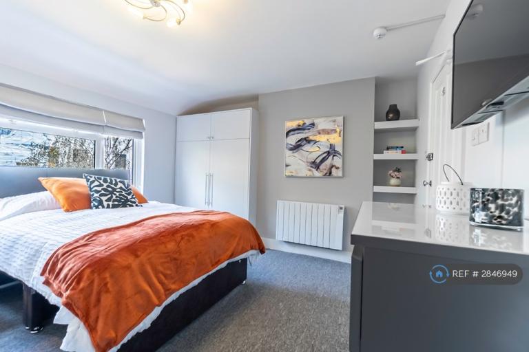 Studio flat in London Road, Reading, RG1 (#2846949)