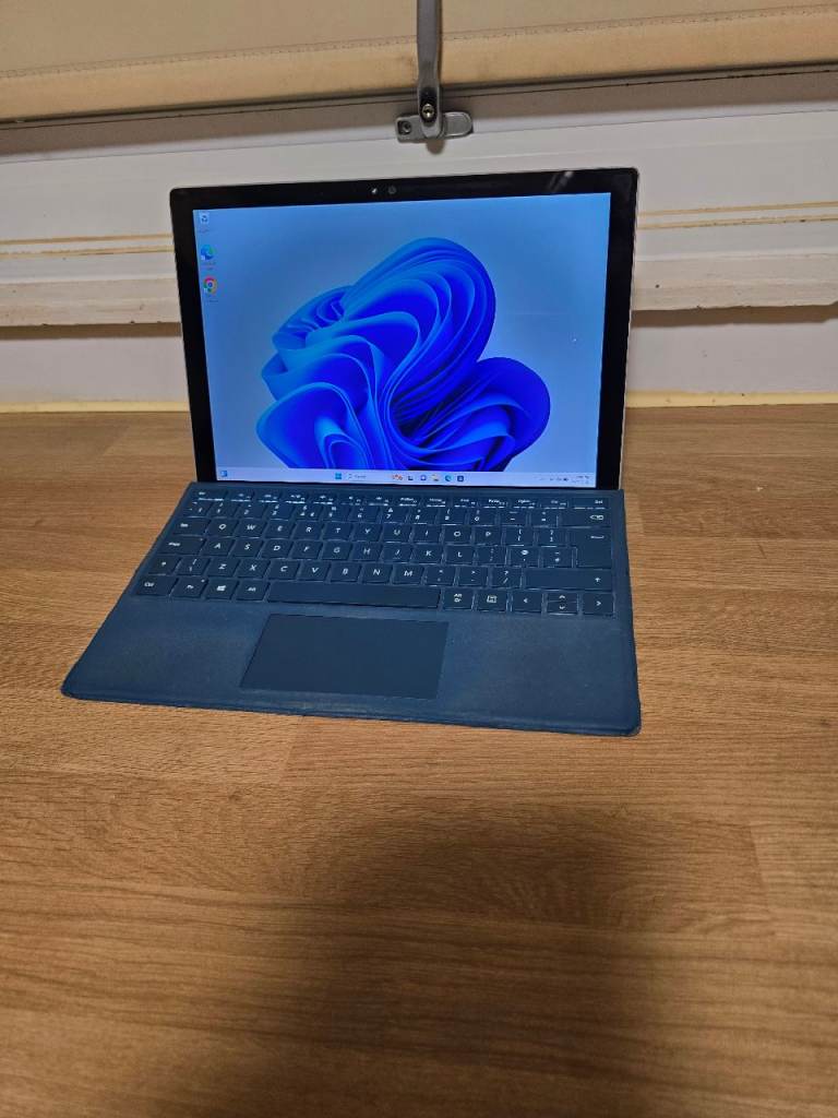 Microsoft surface 2in1 laptop and tablet i5 4gb ram 128gb ssd 