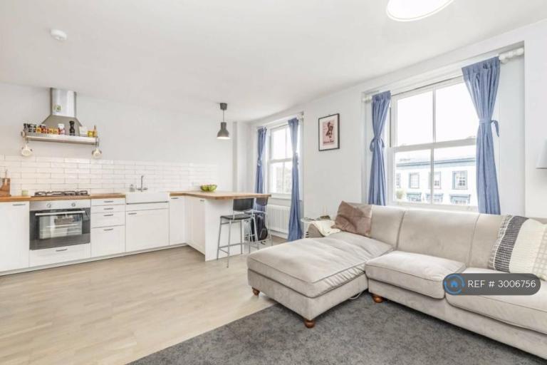 2 bedroom flat in Newington Green Road, London, N1 (2 bed) (#3006756)