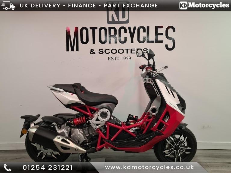 Italjet Dragster 125cc Learner Legal Sports Scooter MASSIVE SAVING