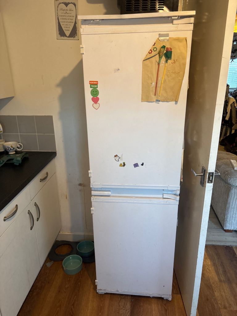 Free Integrated fridge freezer 