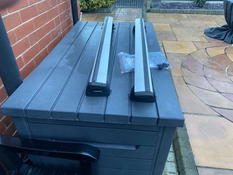 Almost new roof bars