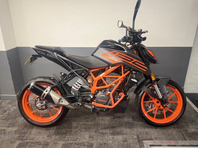 2023 KTM DUKE 125 LEANER LEGAL- ONLY 200 MILES + EXTRAS-- FINANCE-DELIVERY