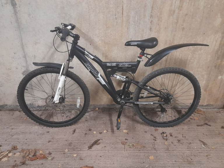 MOUNTAIN BIKE - WITH FREE HELMETS & TYRES 