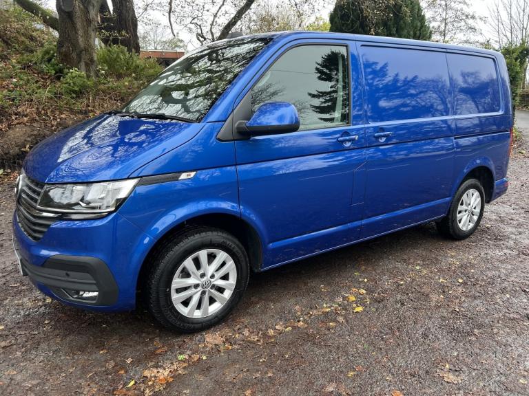 VW TRANSPORTER 150ps HIGHLINE, SWB, BLUE, EURO 6, AIR CON.
