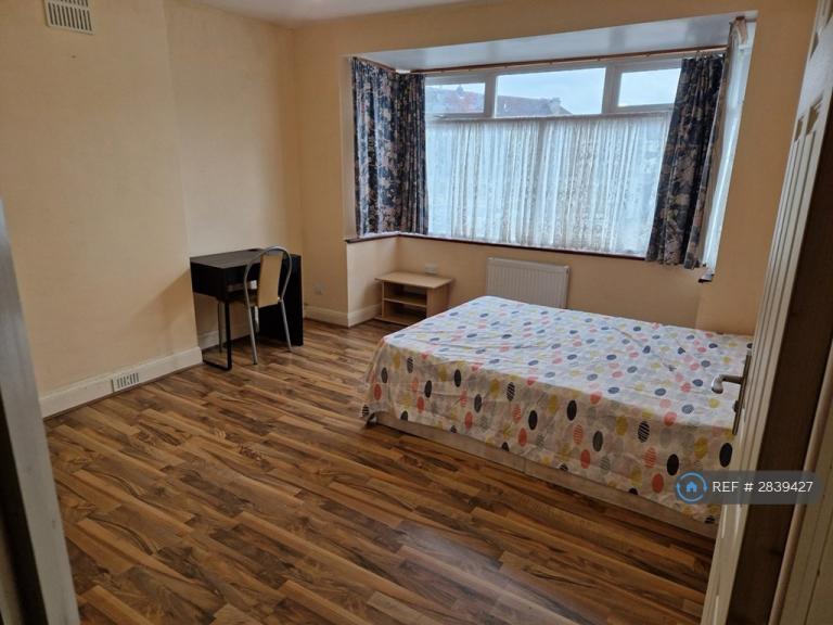 1 bedroom in The Chase, Wallington, SM6 (#2839427)