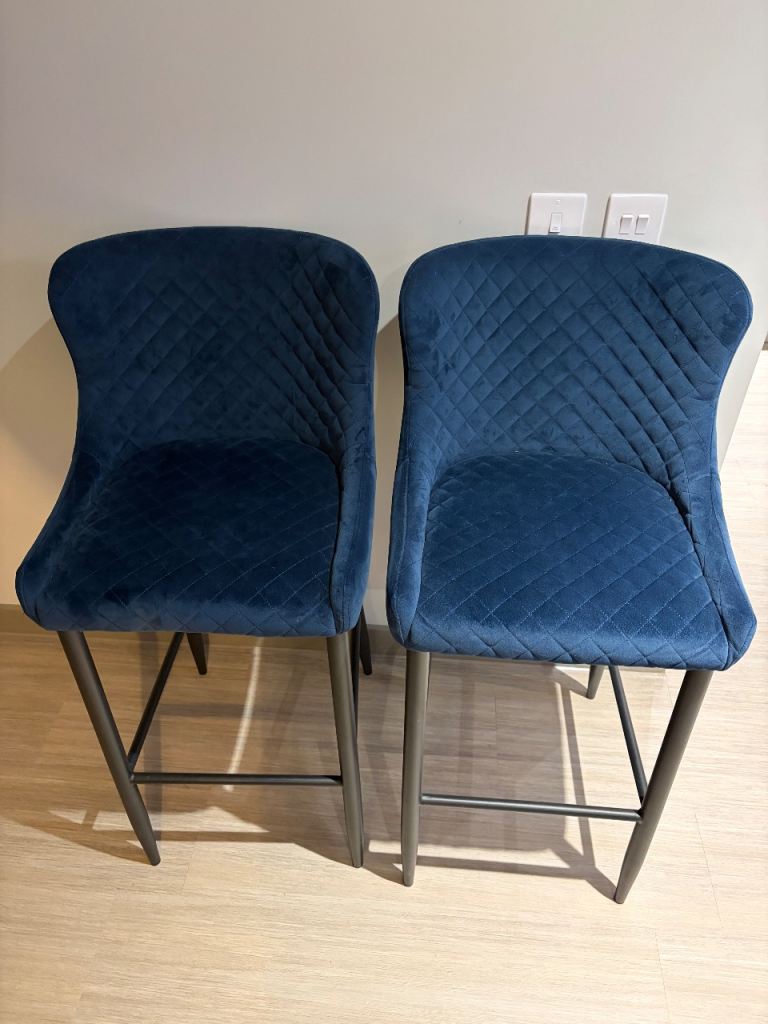 Bar stools blue velvet x2
