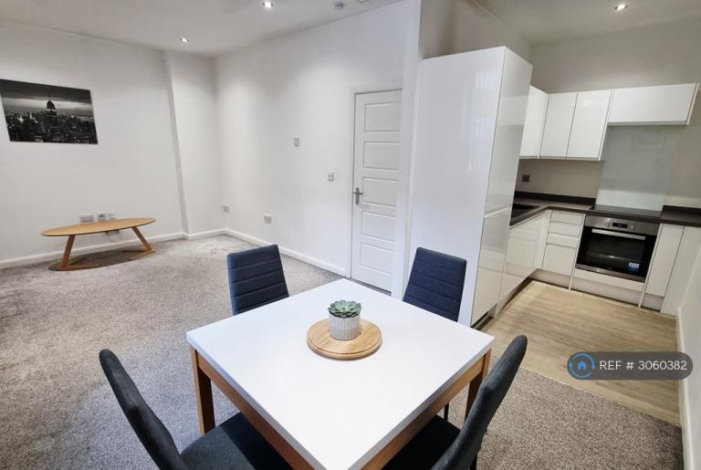 2 bedroom flat in Station Terrace, Preston, PR1 (2 bed) (#3060382)