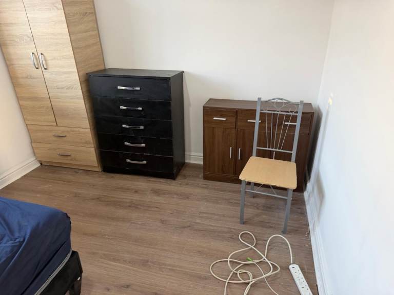 AVAILABLE STRAIGHTAWAY!! ..DOUBLE Room in ILFORD, E12 6JW for £680pcm.. ALL BILLS INCLUDED