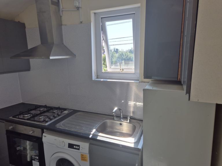 2/3 Bedroom First floor Flat available in Walthamstow 