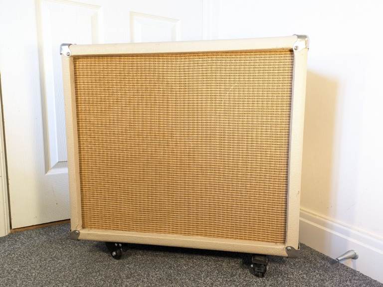 Zilla Guitar Cabinet two Celestion G12 speakers
