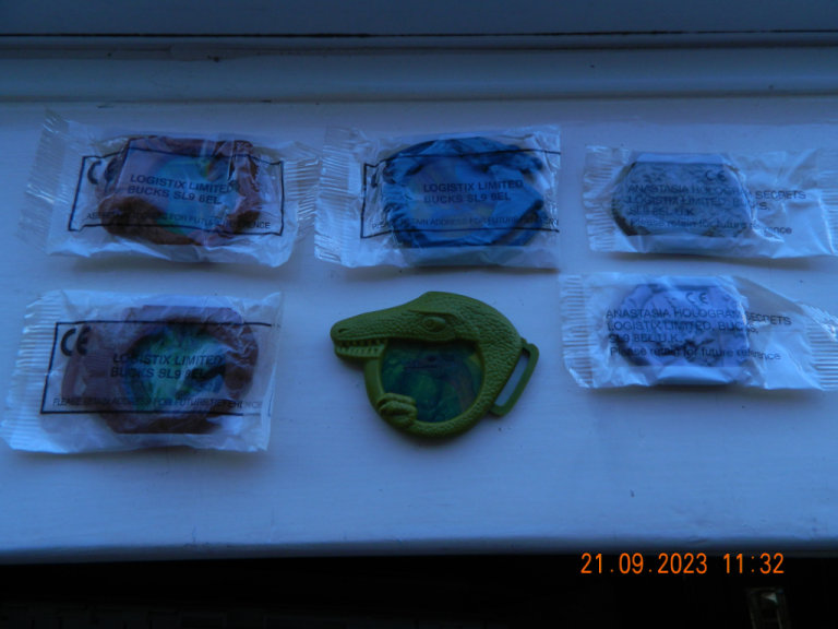 KELLOGG'S 1997 JURASSIC PARK THE LOST WORLD HOLOGRAM TOY + Kelloggs 1998 Anastasia