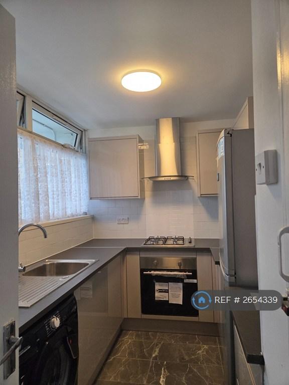 2 bedroom flat in Dundas House, London, E2 (2 bed) (#2654339)