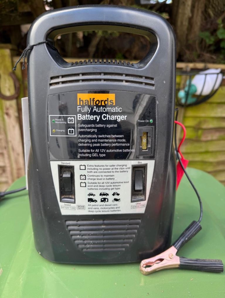 Halfords fully automatic battery charger 