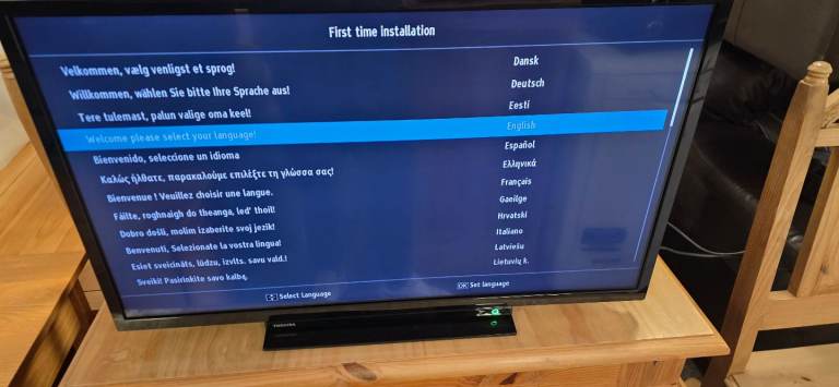 Toshiba 32-inch LCD Colour TV - Model 32L1753DB