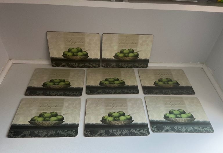 Set of 8 Apple Design Table Mats – Good Condition