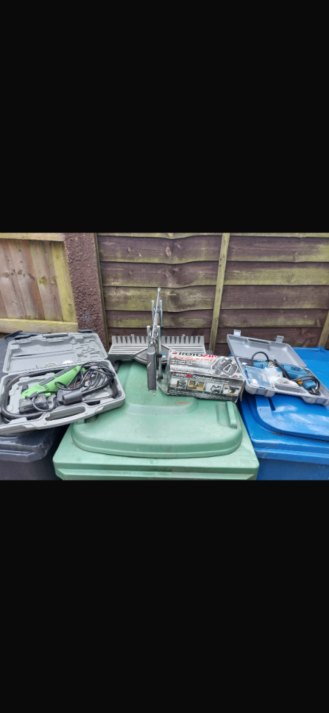Power precision/cutting tools with Drills and Accessories – Good Condition