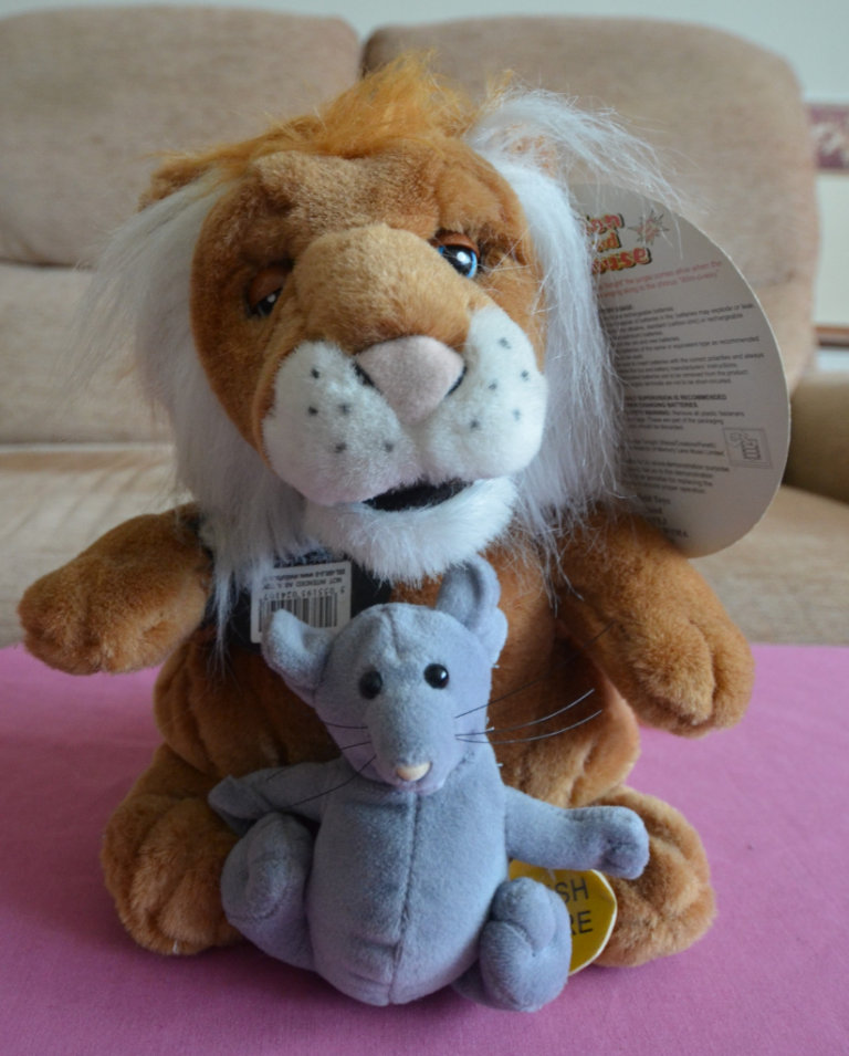 SINGING MOUSE AND DANCING LION