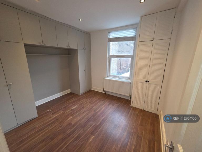 1 bedroom flat in Coborn Road, London, E3 (1 bed) (#2764106)